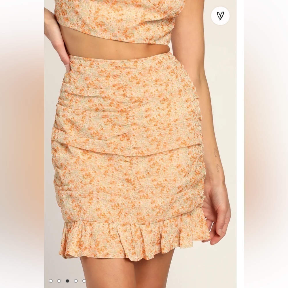🆕Lulus - Ruche Toward Spring Orange Floral Print Ruched Mini Skirt - Picture 2 of 10
